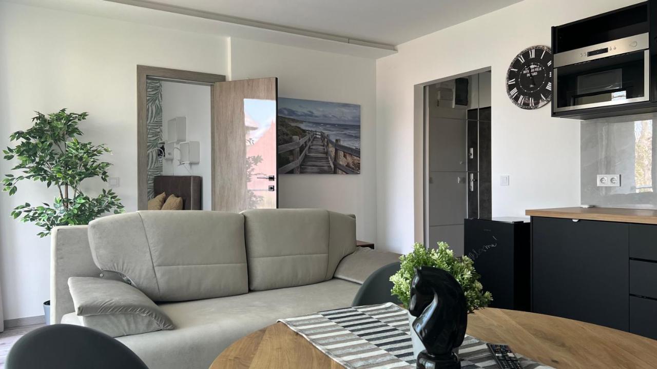 Villa Bauhaus Wellness Apartman 202 Siófok Exteriör bild
