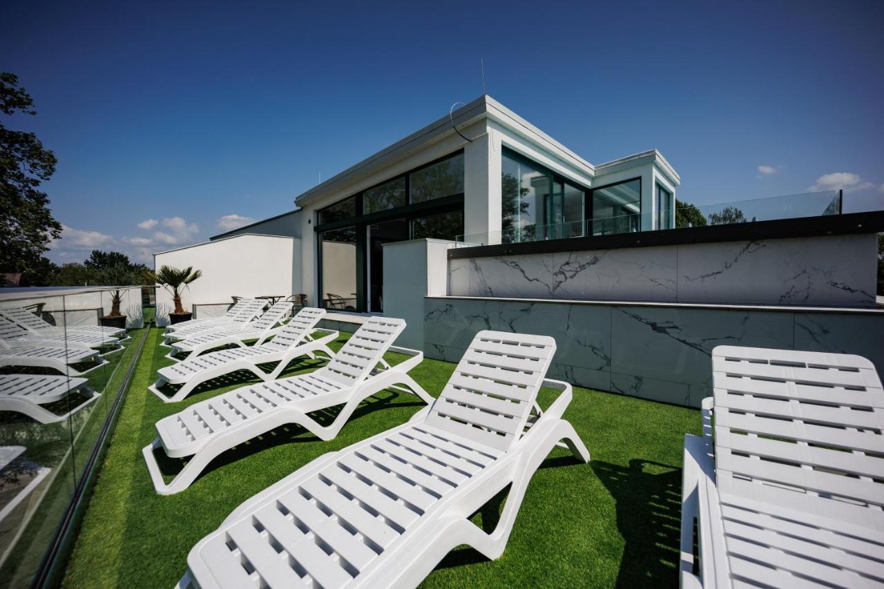 Villa Bauhaus Wellness Apartman 202 Siófok Exteriör bild