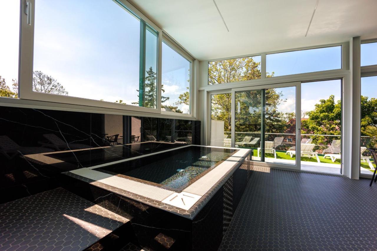 Villa Bauhaus Wellness Apartman 202 Siófok Exteriör bild