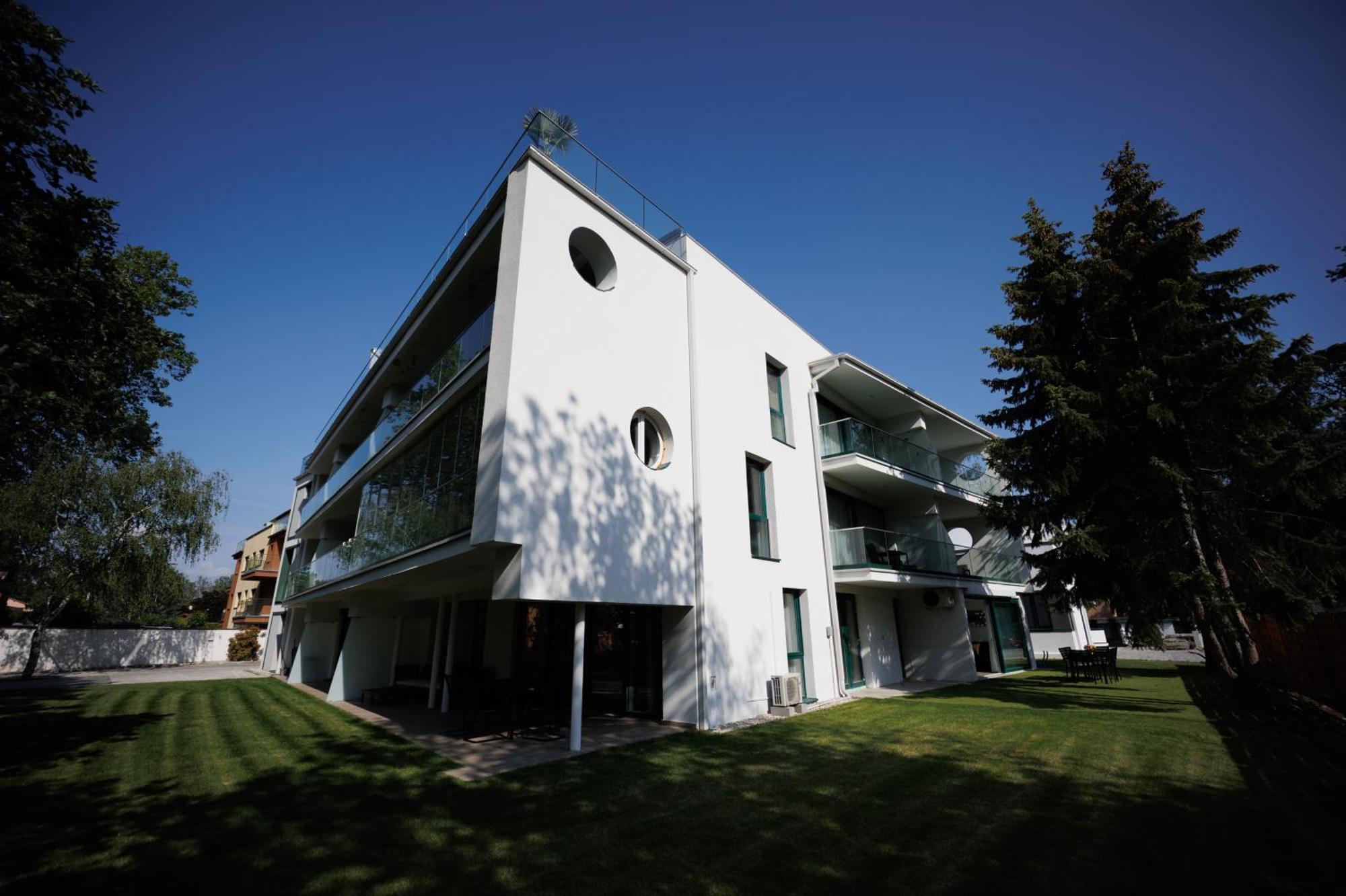 Villa Bauhaus Wellness Apartman 202 Siófok Exteriör bild